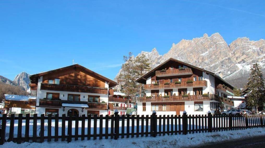 Hotel Capannina Cortina dʼAmpezzo Zewnętrze zdjęcie